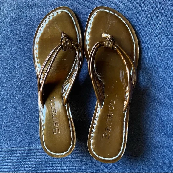 Bernardo Brown Patent Wedge Thong Sandals - Picture 10 of 12